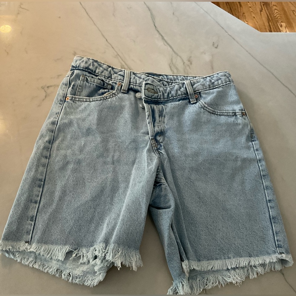 Wild Fable Bermuda distressed jean shorts sz 8